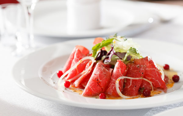 Apericena con carpaccio, formaggio e vino per 2 persone -50% di sconto