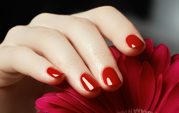 Applicazione smalto semipermanente a Cordenons -57% di sconto