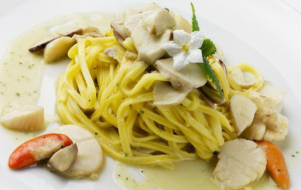 Menu di pesce per 2 persone vista lago con antipasto, primo e dolce -50% di sconto