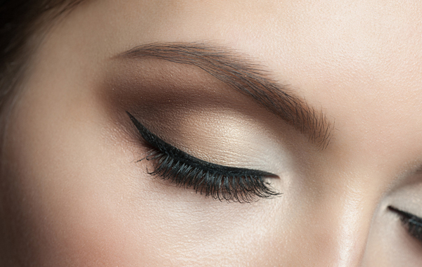 Trucco semipermanente sopracciglia e 1 ritocco -66% di sconto