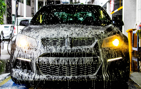 Lavaggio auto esterno e pulizia interni -44% di sconto