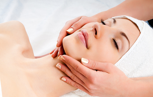 Pulizia viso illuminante -50% di sconto