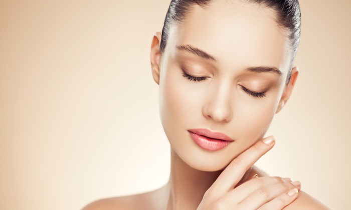 Pacchetto Bellezza: trattamento viso, manicure, pedicure e lampada -63% di sconto