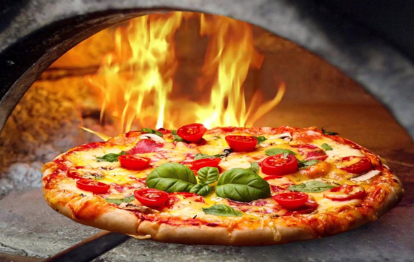 Coupon Pizza, bibita e dolce per 2 persone da Pizzeria La Regina a Morsano di Strada -52% 