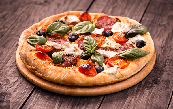 Menù completo pizza, bibita, caffè e dolce -49% di sconto