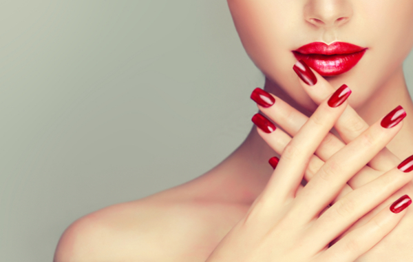 Applicazione smalto semipermanente  -48% di sconto