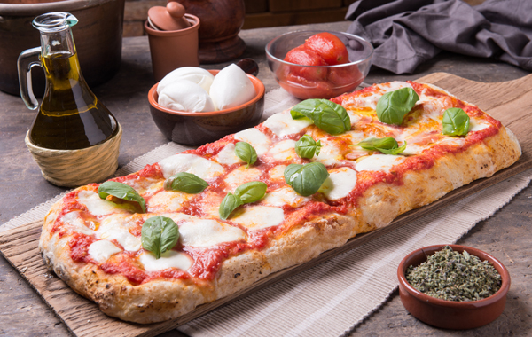 1 metro di pizza e bibita per 4 persone - Pizzeria LO SCHIAFFO -52% di sconto