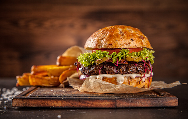 Hamburger, patatine, salsa e bibita o birra -48% di sconto