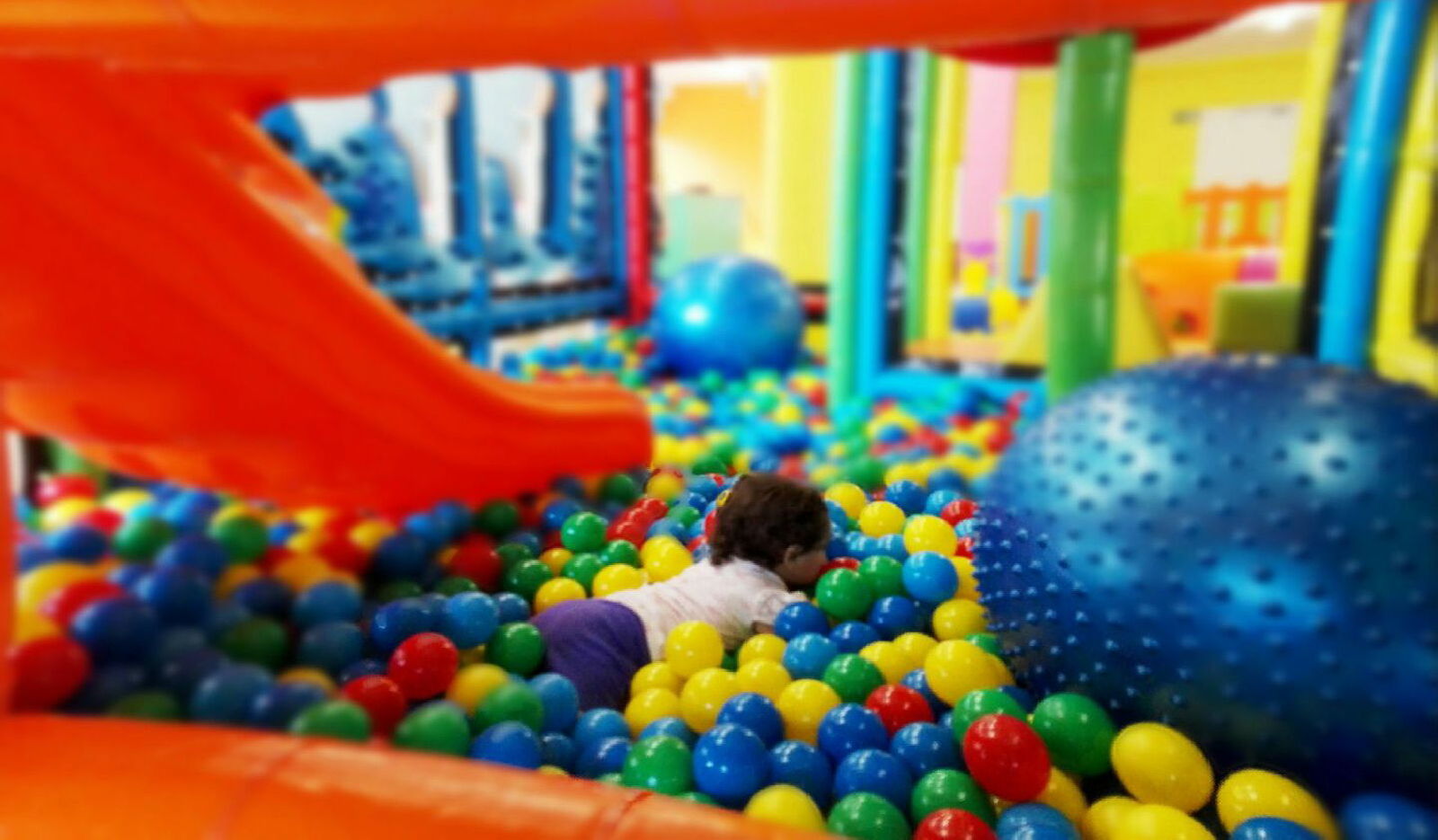 5 Ingressi parco giochi gonfiabili per bambini -51% di sconto