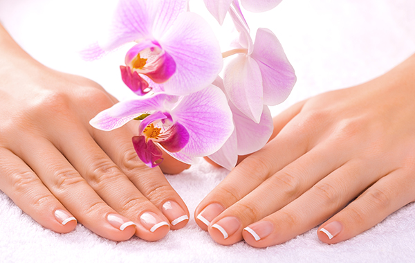 Manicure e smalto semipermanente -50% di sconto