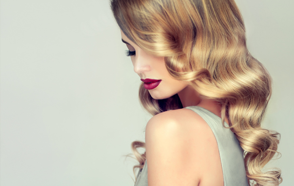 Shampoo, taglio, shatush, colpi di sole o effetti luce da EFFETTI SPECIALI -61% di sconto