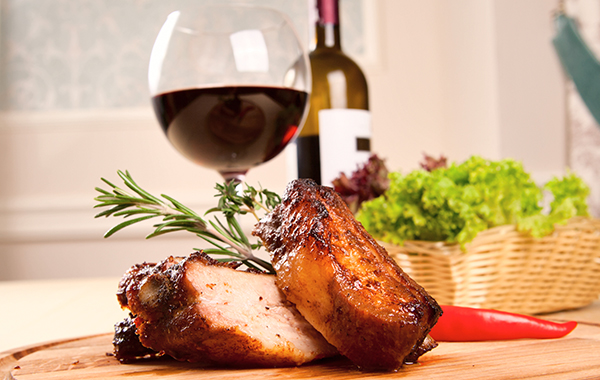 Aperitivo, bruschetta, bucatini, saltimbocca alla romana e dolce al Conte Tacchia -55% di sconto