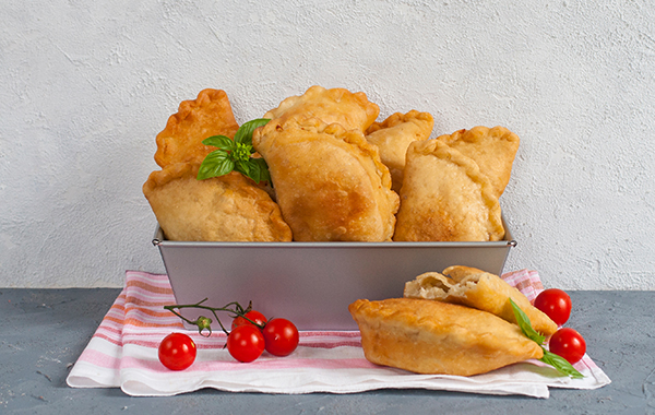 2 kg di rosticceria da asporto e patate fritte alla Famosa Rosticceria Pizzeria Siciliana -50% di sconto