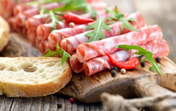 Tagliere di salumi e formaggi a coppia e vino Rosso da CarpeDiem Bibione -51% di sconto