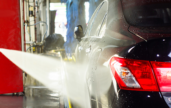 4 lavaggi auto con spazzole antigraffio Stazione Servizio Esso -50% di sconto