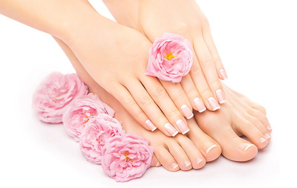 Manicure e pedicure estetico -55% di sconto