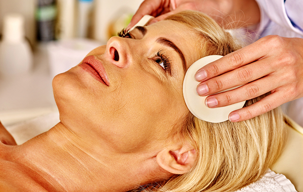 Trattamento viso SPECIFICO PELLI MATURE da Lo...Studio -45% di sconto