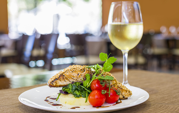 Menu per 2 persone con pesce spada e vini abbinati da Marino's -50% di sconto