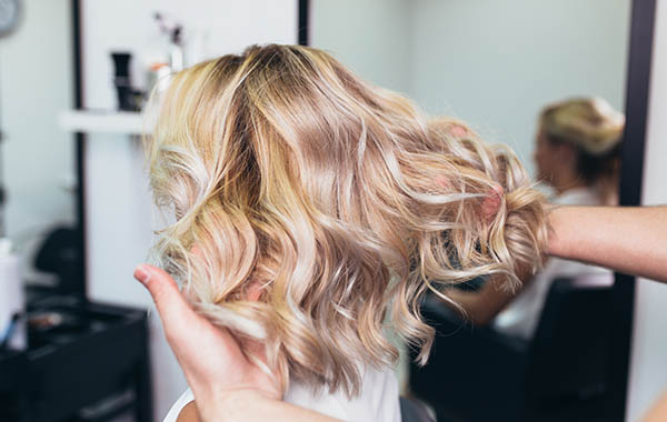 Shampoo, taglio, SHATUSH o BALAYAGE, maschera e piega da Parrucchiera Emanuela -55% di sconto