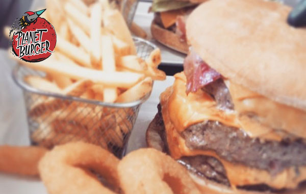 Menu Pranzo: Hamburger o panino, bibita e caffè da Planet Burger -41% di sconto