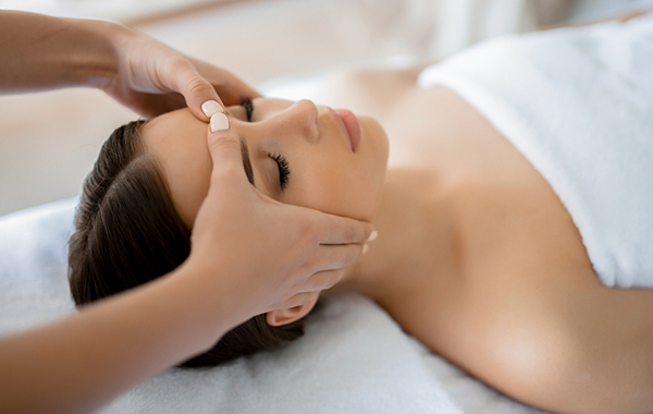 Massaggio relax viso o piedi da Denisa Tollon -45% di sconto