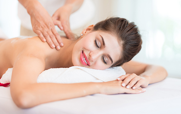 Massaggio relax, decontratturante o drenante da Denisa Tollon -44% di sconto