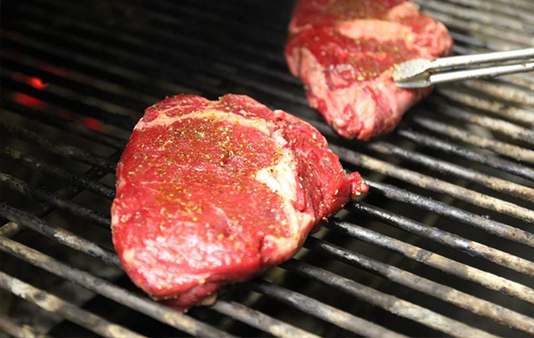 Menu di carne completo per 2 persone con Cuberoll da Nifty - Ristorante Steakhouse -38% di sconto