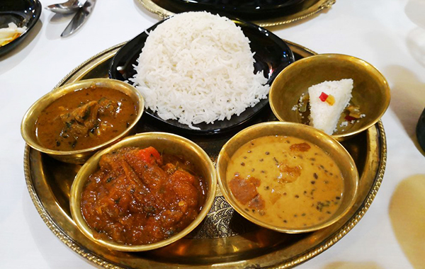 Specialità Indiane "Thali" vegane con riso, pang, insalata e frutta per 2 persone -42% di sconto