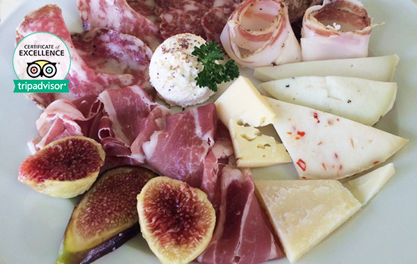 Menu con selezione di salumi nostrani