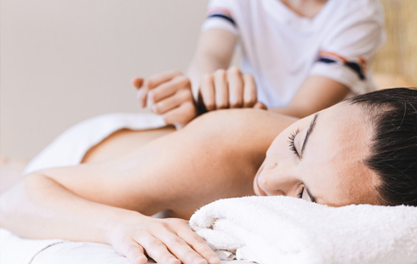 3 Massaggi relax, decontratturanti o drenanti da Tiziana Lorusso -62% di sconto