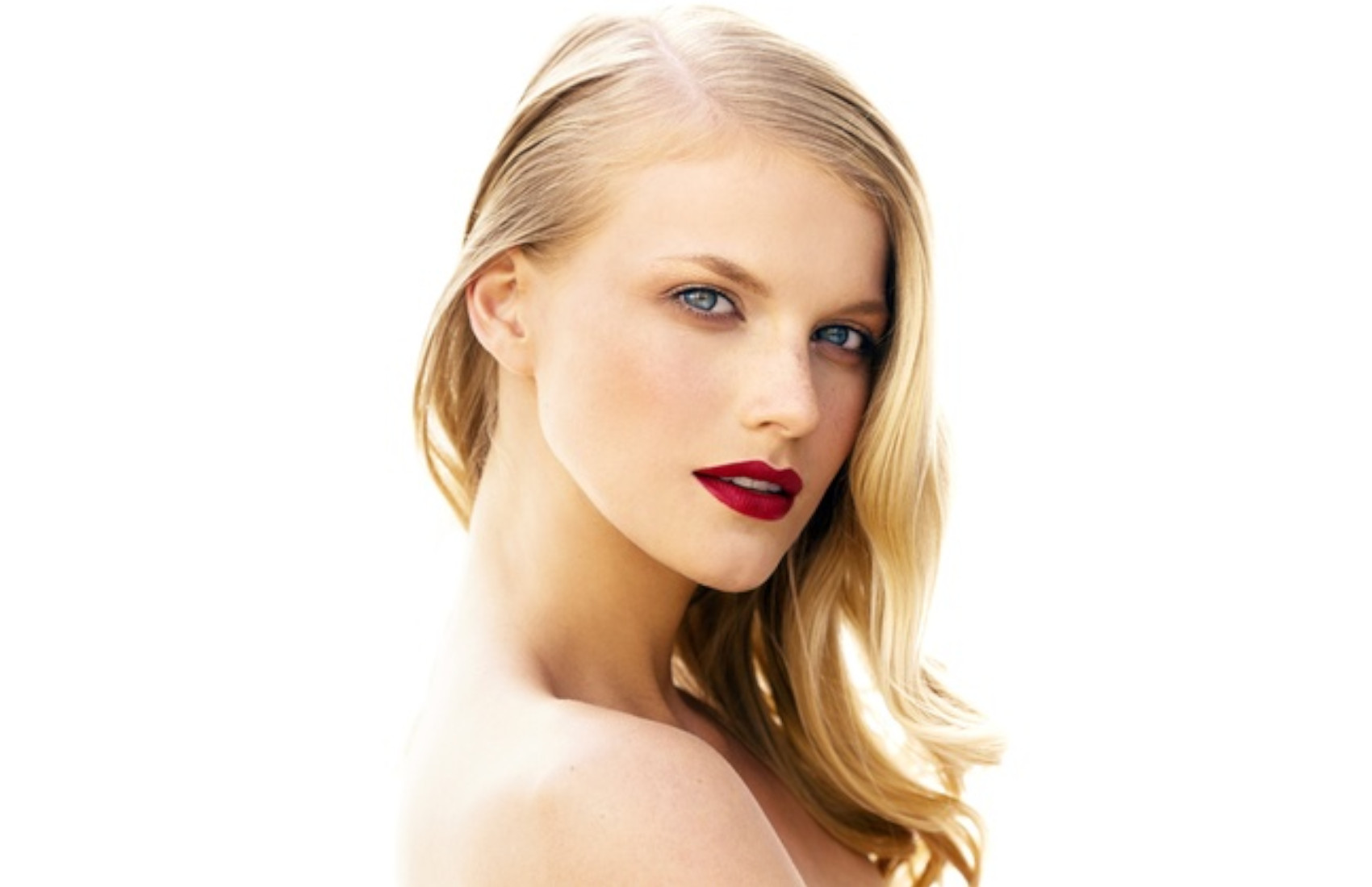 Shampoo, taglio, piega e shatush o colpi di sole o meches da SALONE DACCI UN TAGLIO -50% di sconto