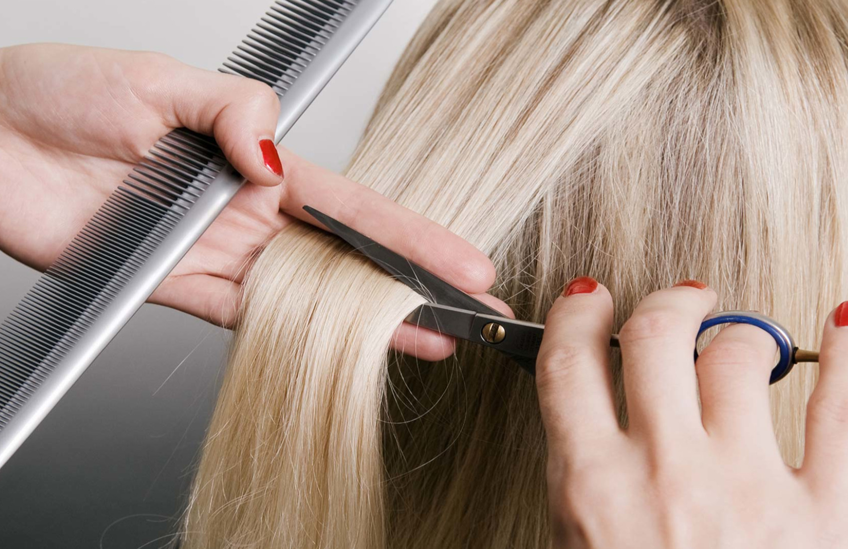 Shampoo, taglio, piega e maschera da SALONE DACCI UN TAGLIO -50% di sconto