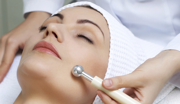 3 radiofrequenze viso e collo da Seta Beauty ad Aviano -67%