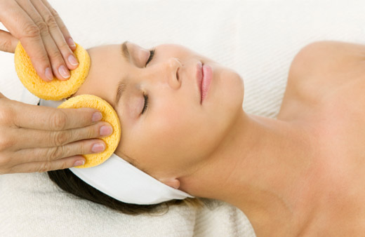 Pulizia del viso e manicure -40% di sconto