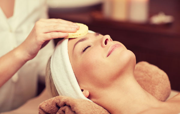 Pulizia Viso e Trattamento Specifico Estetica G Cesarolo -55% di sconto