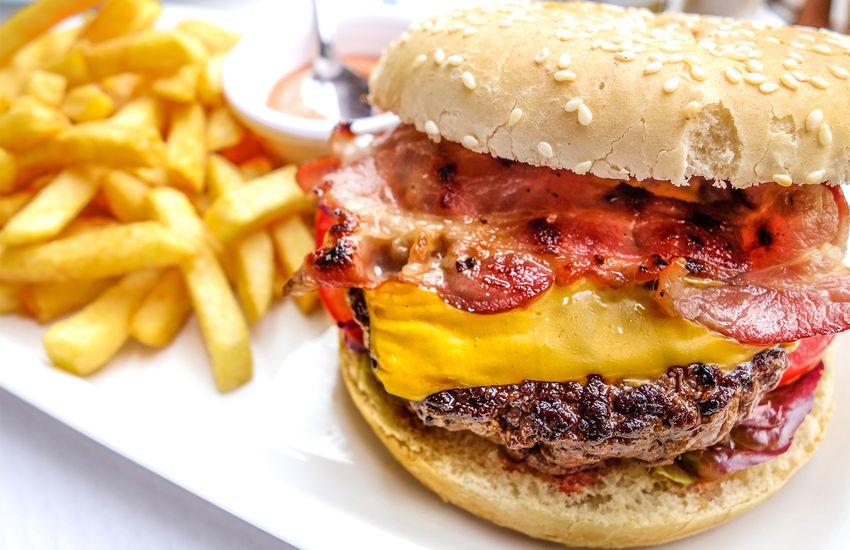 Super hamburger 210 gr. bibita e caffè -50% di sconto