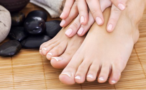 Manicure e pedicure estetico -50% di sconto