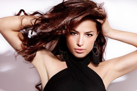 Shampoo, colore, taglio e piega -60% di sconto