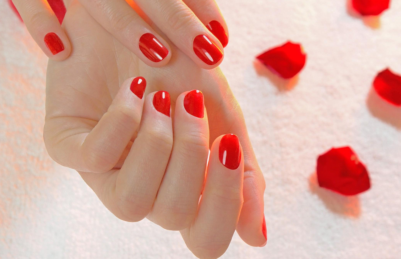 Smalto Semipermanente + Dry Manicure da MaVi Nails Remanzacco -40% di sconto