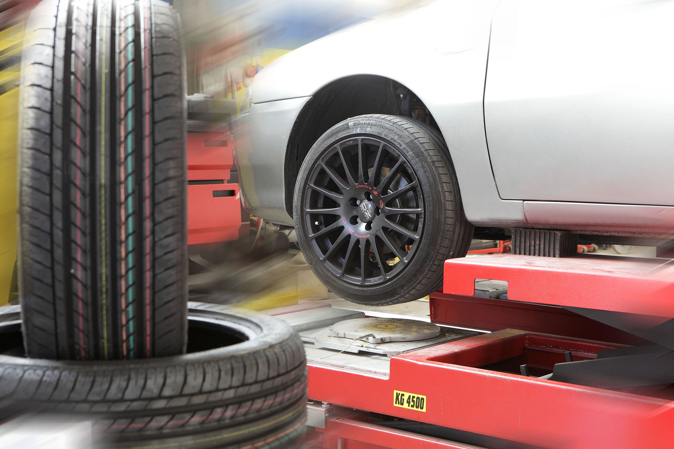 Cambio pneumatici invernali/estivi con check up sicurezza -69% di sconto