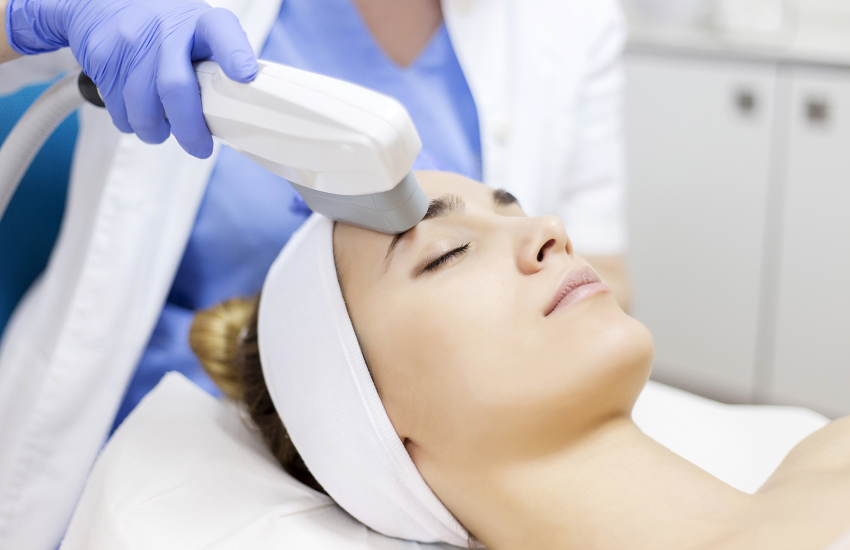 2 Trattamenti Luce Pulsata Viso Dott. Claudio Zori Cormons -38%