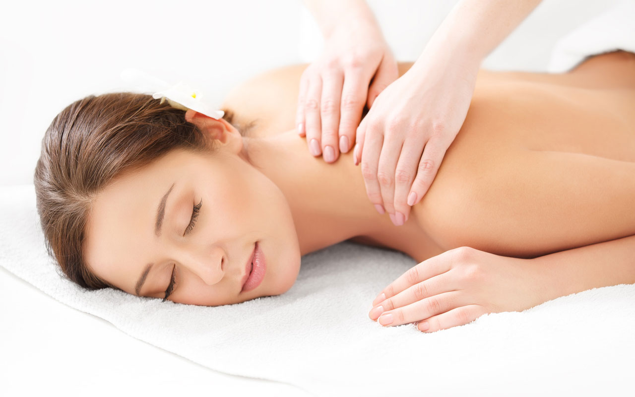 3 massaggi tra decontratturante, connetivale o relax -68% di sconto