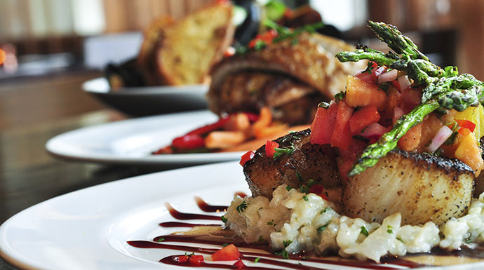 Cena per 2 con prosecco, antipasti, primo e secondo dolce e calice  -52% di sconto