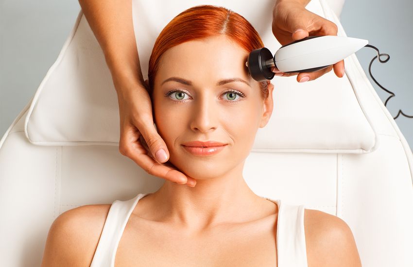 3 sedute di radiofrequenza anti-age viso, collo e décolleté -68% di sconto