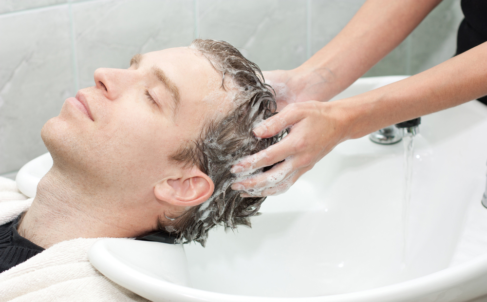 Trattamento tricologico, shampoo e taglio UOMO -71% di sconto