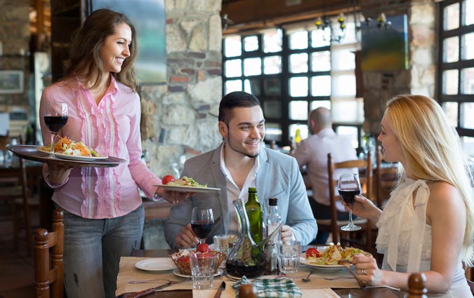 Menu per 2 persone in agriturismo con aperitivo, bis di primi, contorno, dolce e calice -49% di sconto