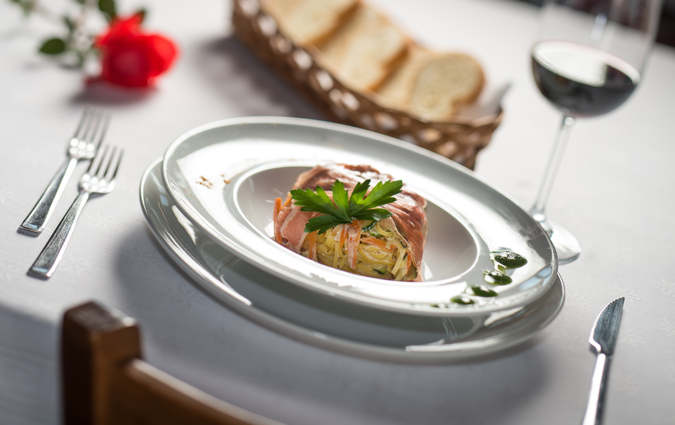 Menu per 2 persone in agriturismo con aperitivo, bis di antipasti, primo, dolce e calice -50% di sconto