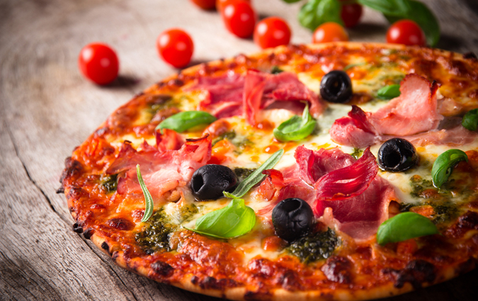 Menu pizza, bibita media e dolce -44% di sconto