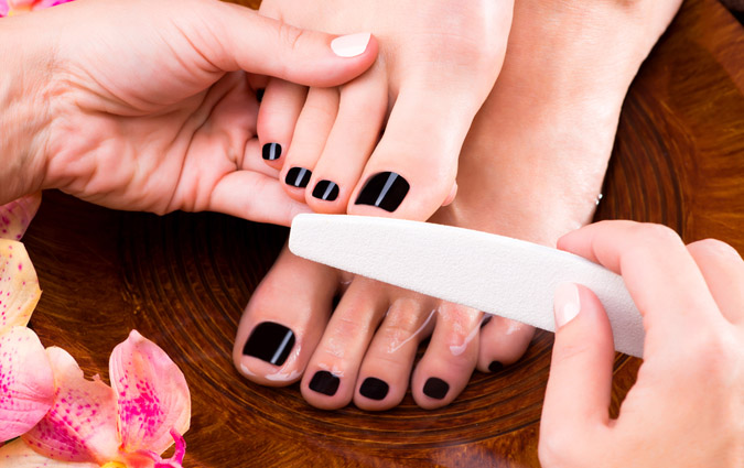 Pedicure estetico con applicazione smalto -41% di sconto