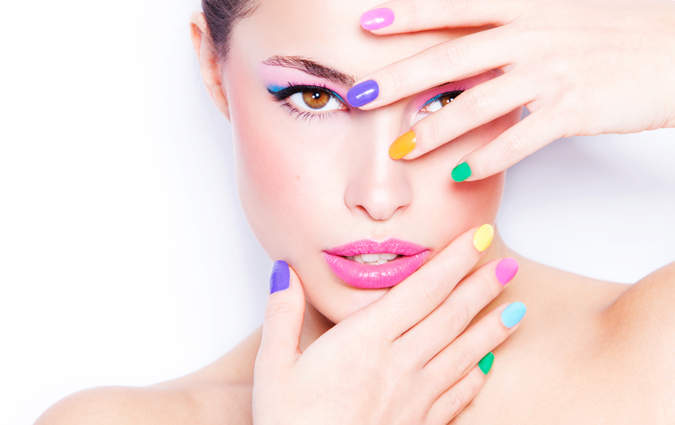 Coupon Smalto semipermanente mani da Estetica Fen a Pordenone -51% 